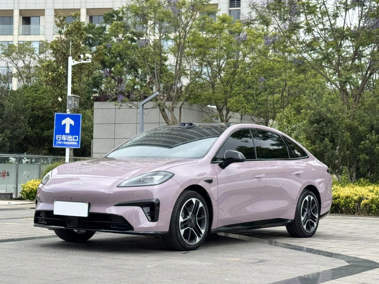 Usado 2025 Aion RT Sedan - Vista Frontal | Exportación B2B LATAM