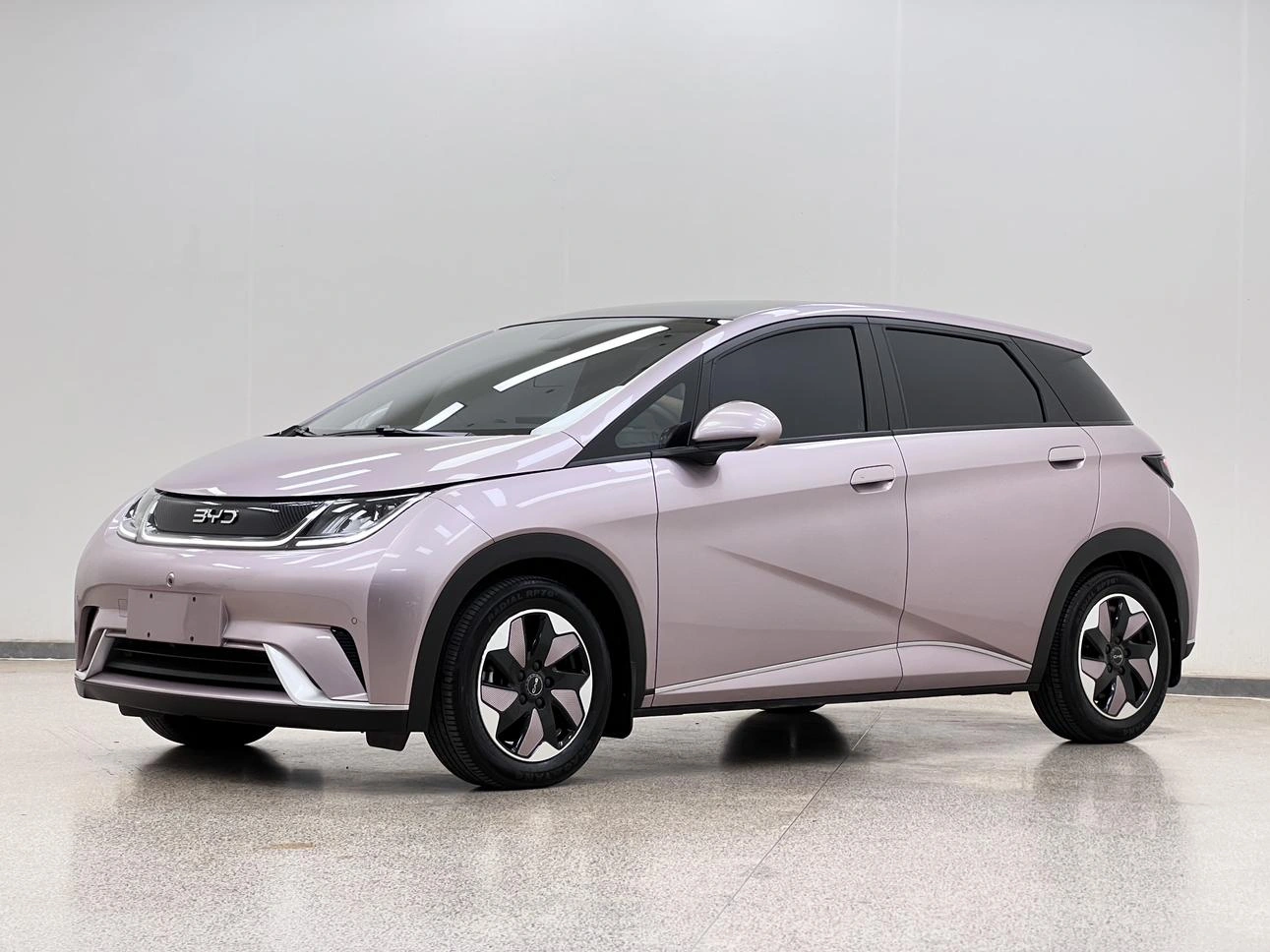 Usado 2024 BYD Dophin Sedan - Vista Frontal | Exportación B2B LATAM